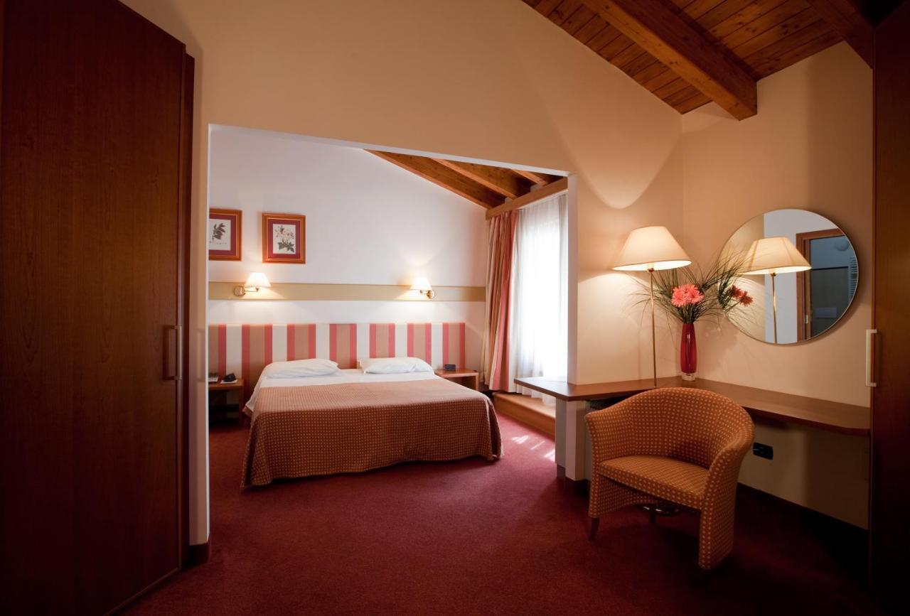 Eurohotel Palace Maniago Eksteriør billede