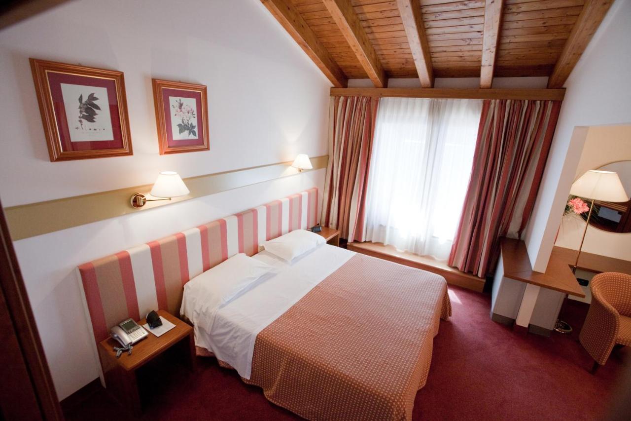 Eurohotel Palace Maniago Eksteriør billede
