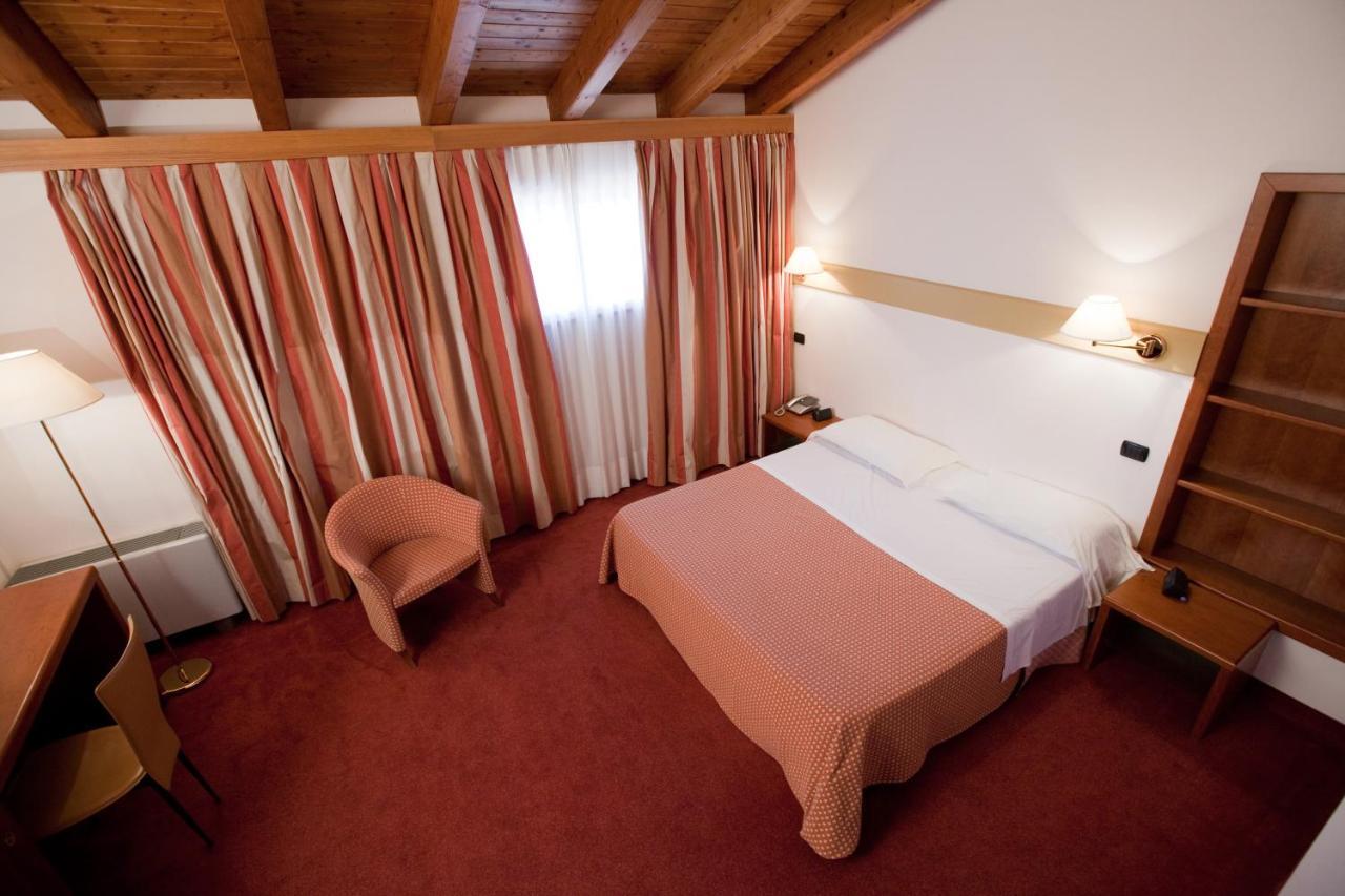 Eurohotel Palace Maniago Eksteriør billede