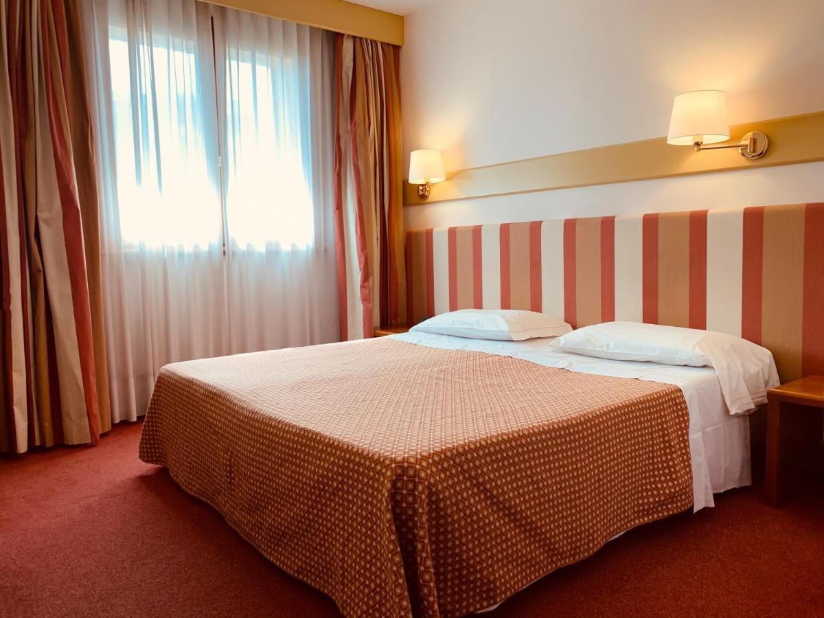 Eurohotel Palace Maniago Eksteriør billede
