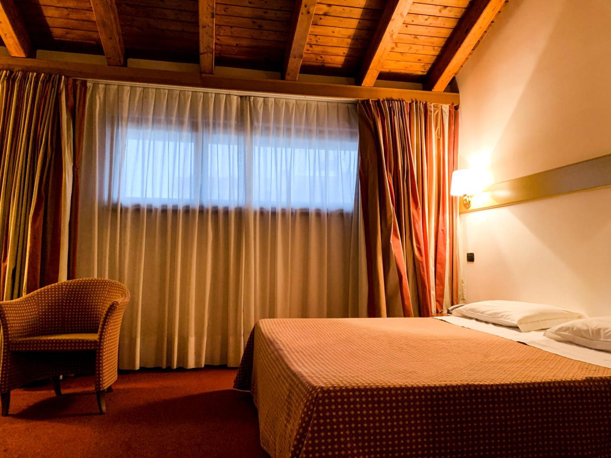 Eurohotel Palace Maniago Eksteriør billede